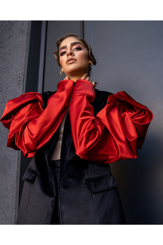 Red satin puffed swirls sleeved suit in black - Image 3